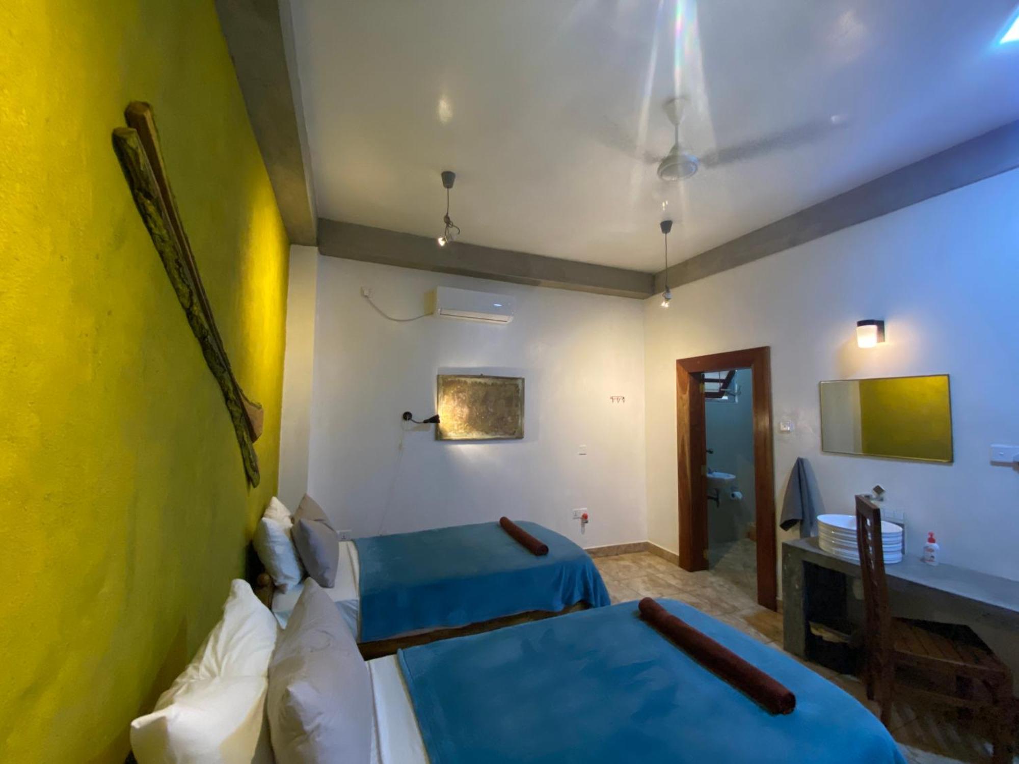 Mirage Beach House At Morava Court Хиккадува Экстерьер фото