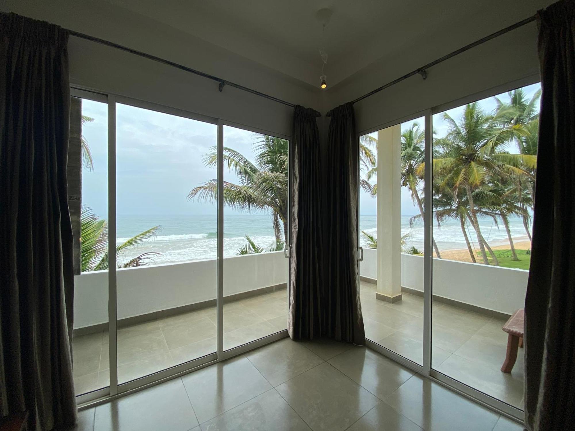 Mirage Beach House At Morava Court Хиккадува Экстерьер фото