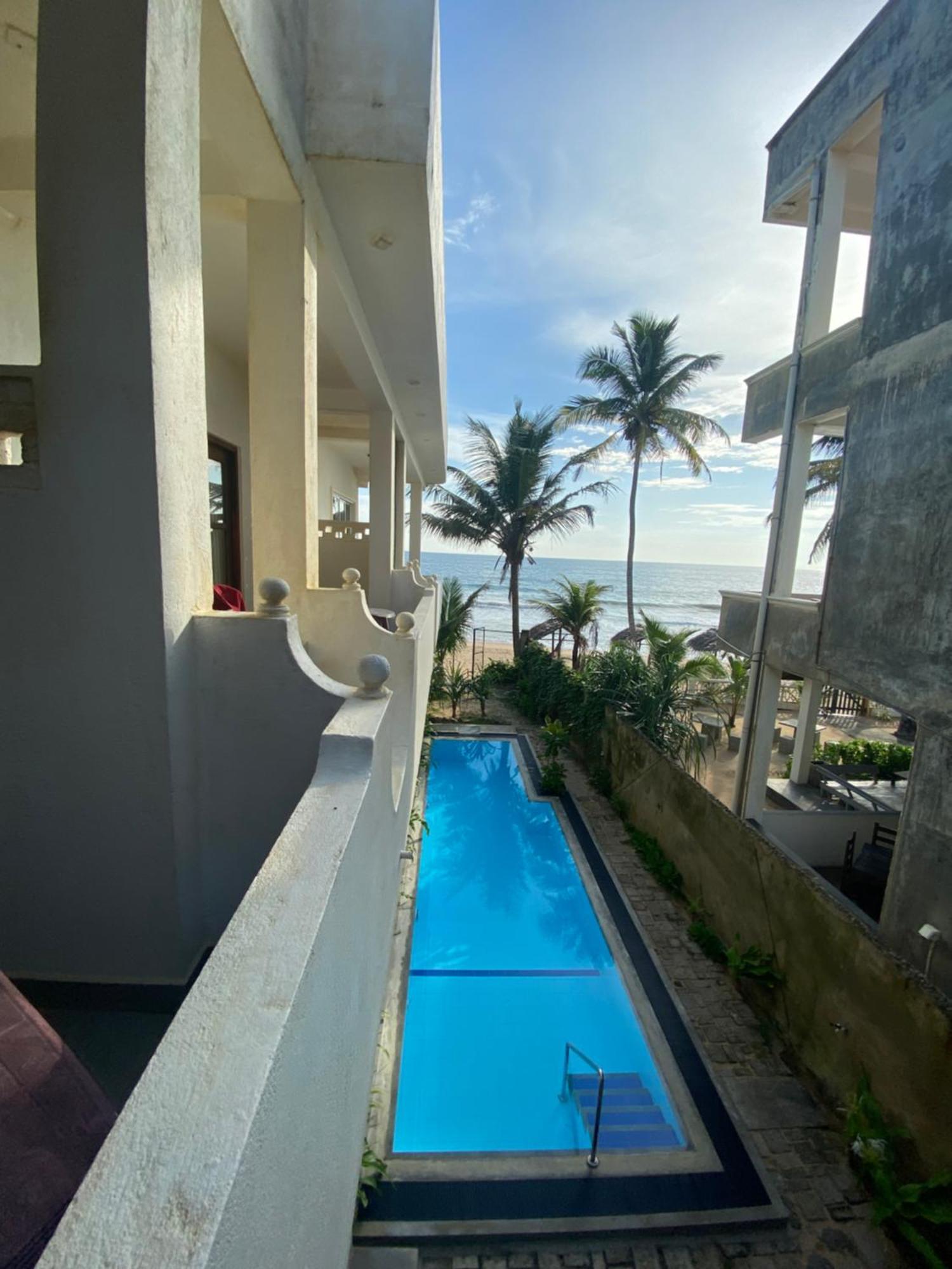 Mirage Beach House At Morava Court Хиккадува Экстерьер фото