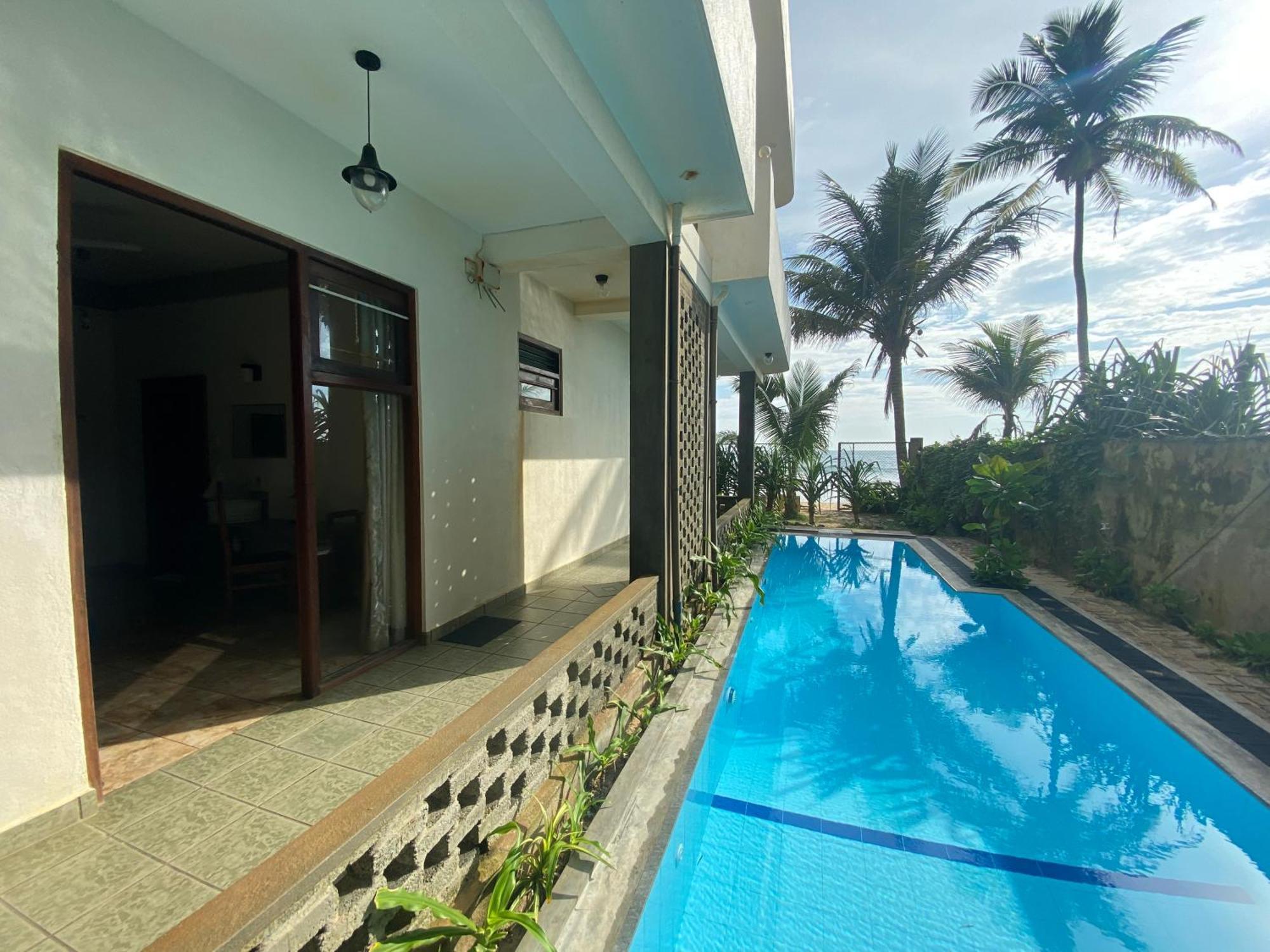 Mirage Beach House At Morava Court Хиккадува Экстерьер фото