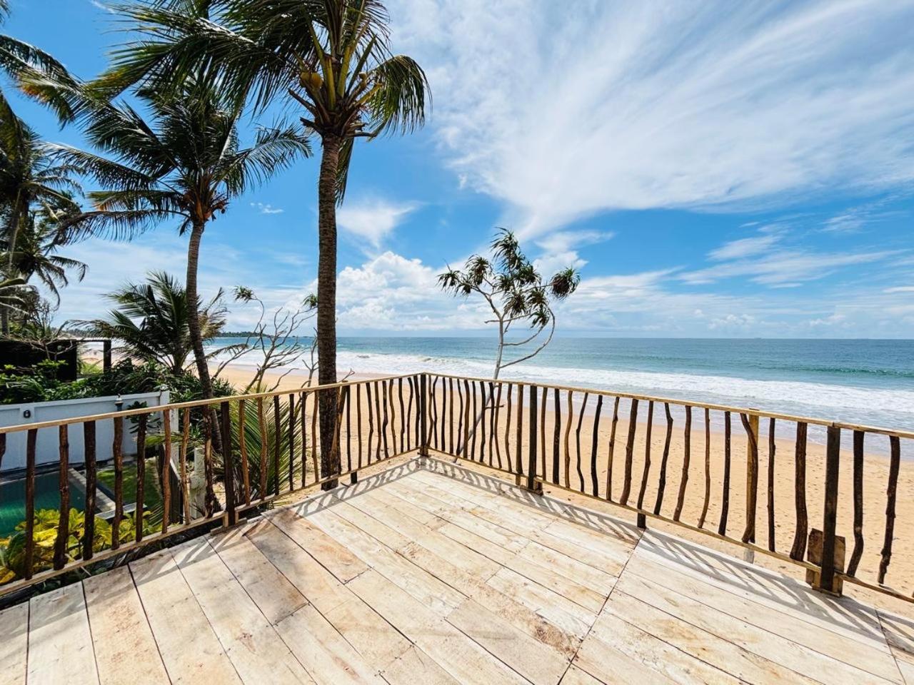 Mirage Beach House At Morava Court Хиккадува Экстерьер фото